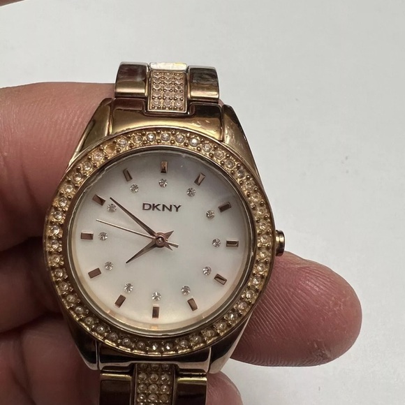 DKNY Rose Gold model  NY8399 new battery keeps time date accurate - Picture 2 of 12